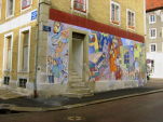 Alex Winiger, Constellation imaginaire de personnes à Ch., 2003, Silikat auf Mauer, 365x1035 cm Abb. Constellation imaginaire de personnes à Ch., 2003, Silikat auf Mauer, 365x1035 cm
